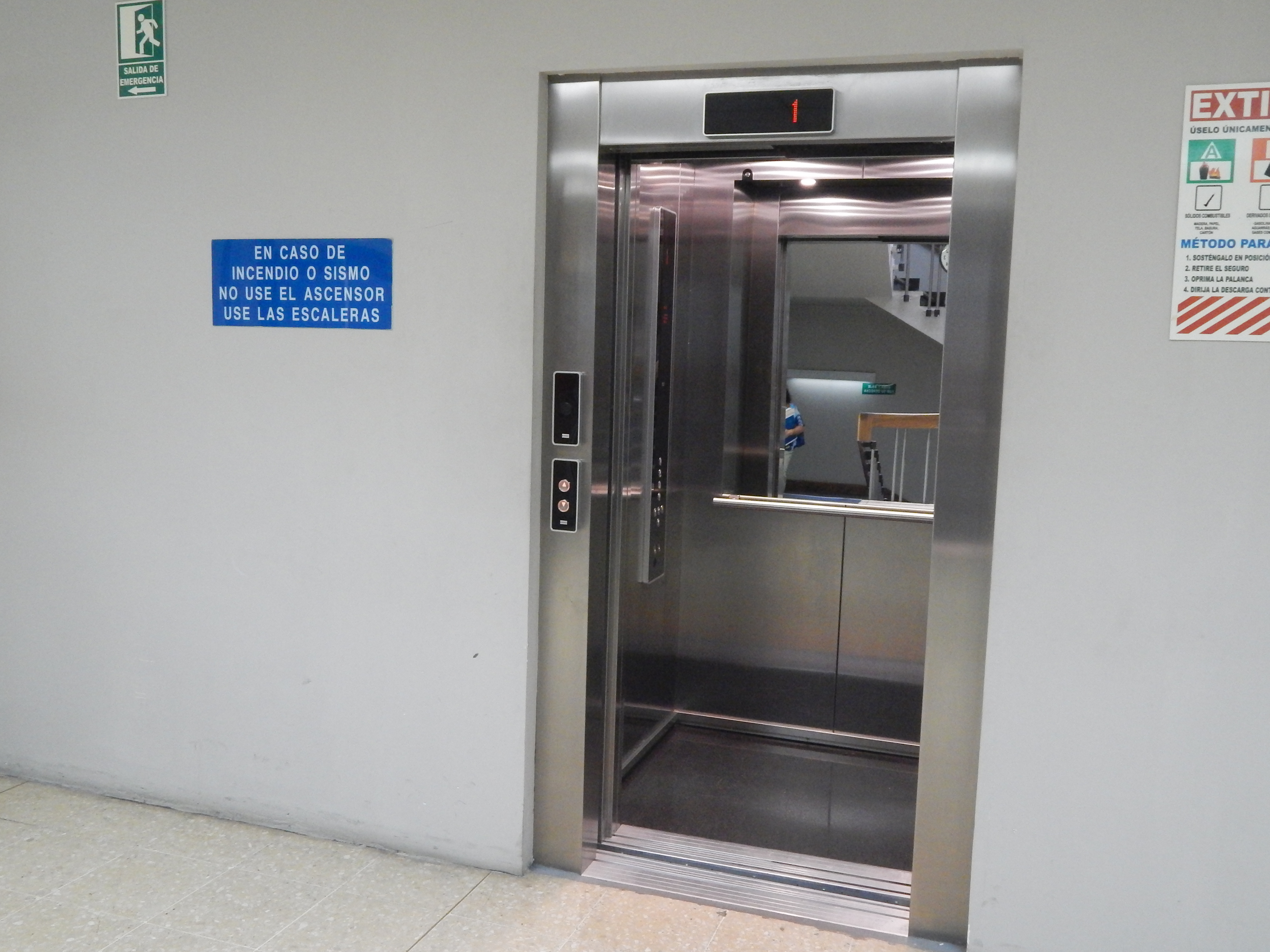Ascensor en Registro Nacional