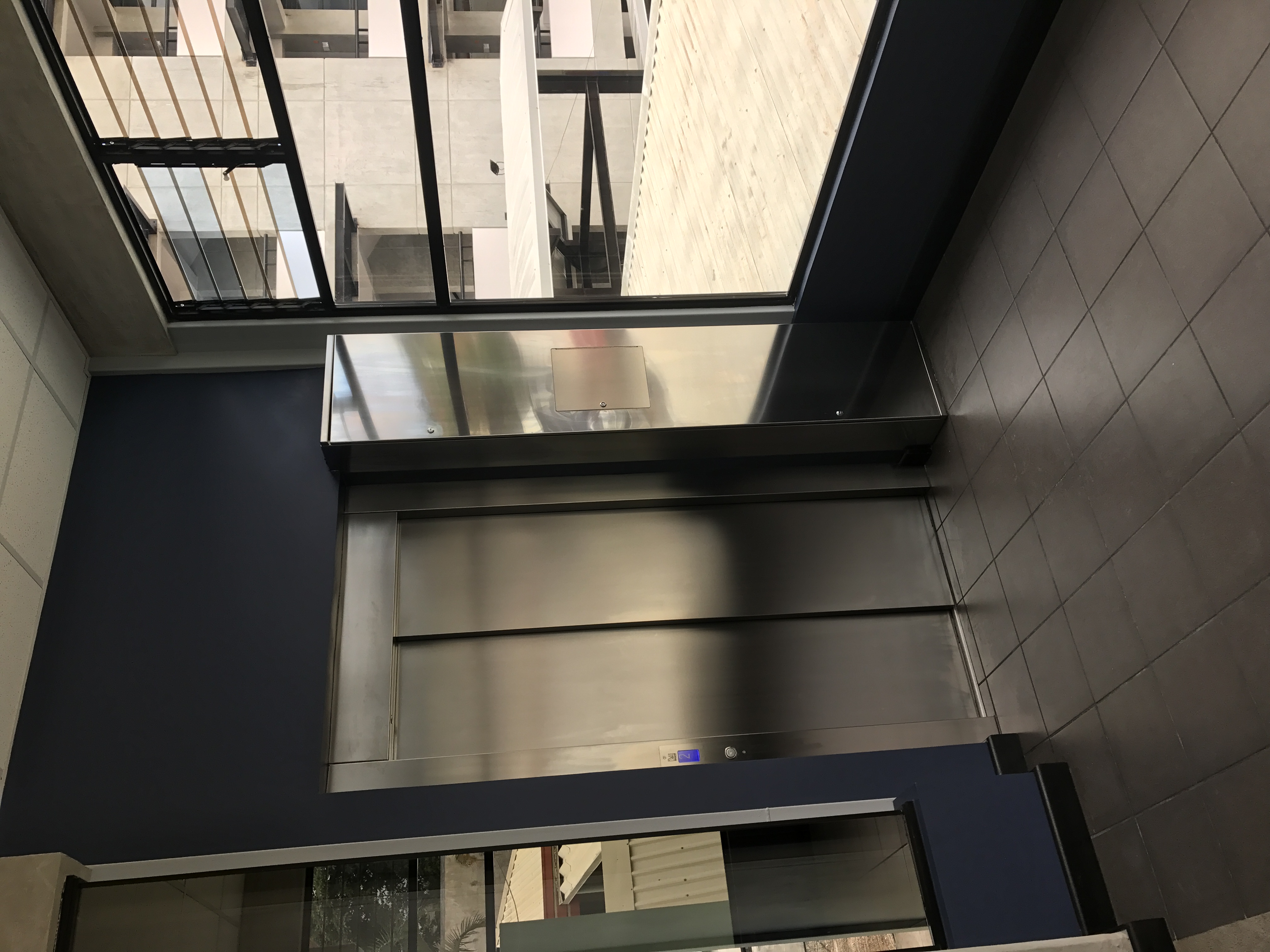 Ascensor en UNED