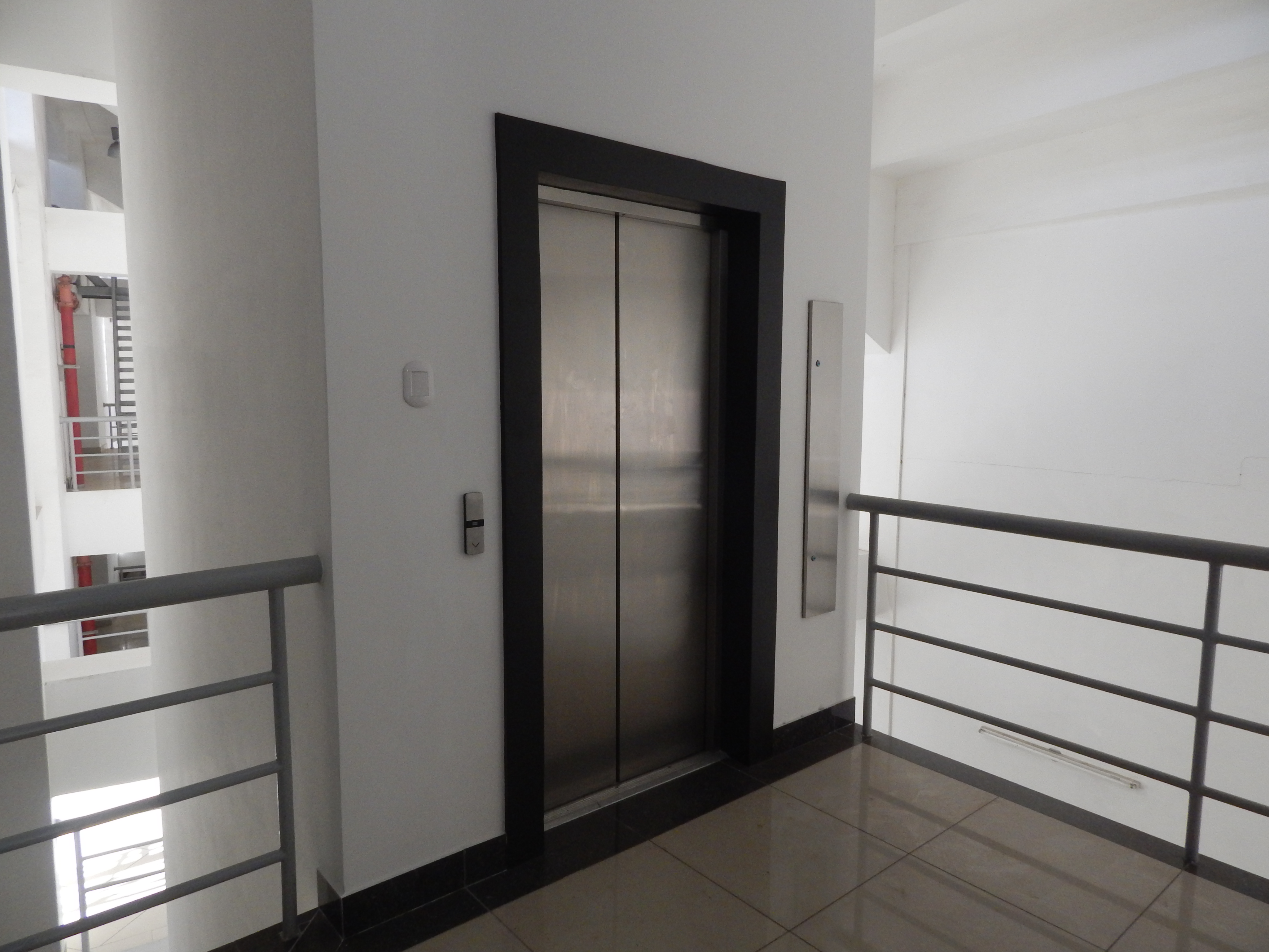 Ascensor comercial