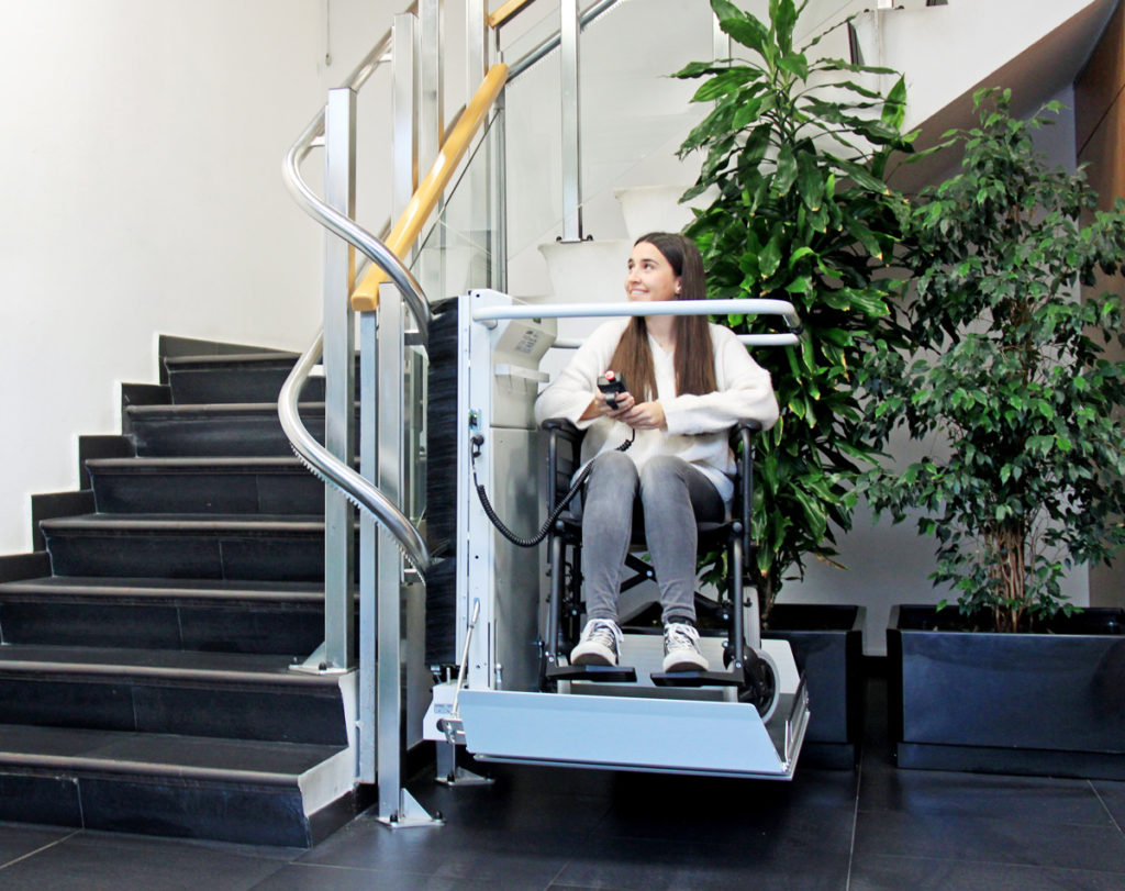 Plataforma salvaescaleras curva